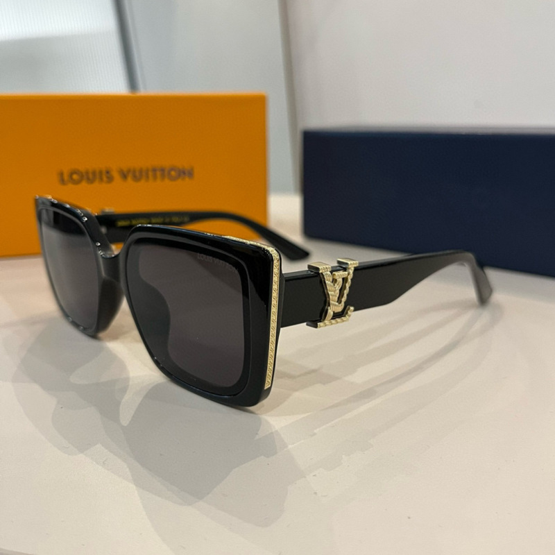 Солнцезащитные очки Louis Vuitton