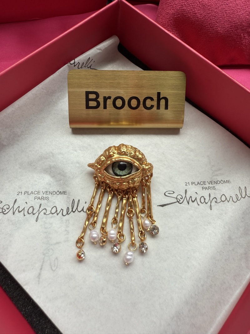 Брошь в виде глаза с подвесками Schiaparelli