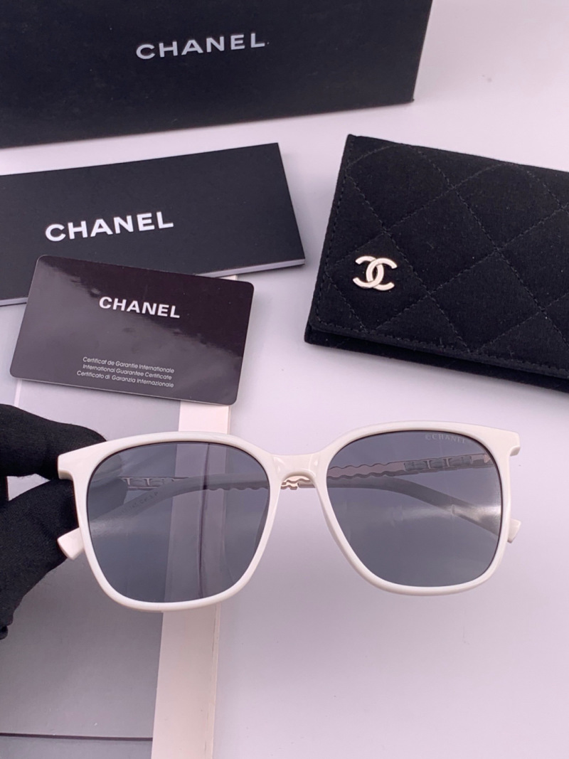 Женские солнцезащитные очки Chanel