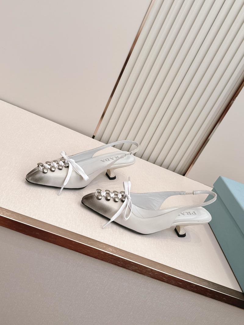 Женские туфли Prada с острым носком
