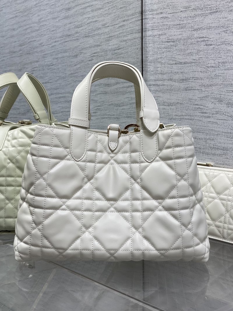 Сумка Dior Toujours белого цвета
