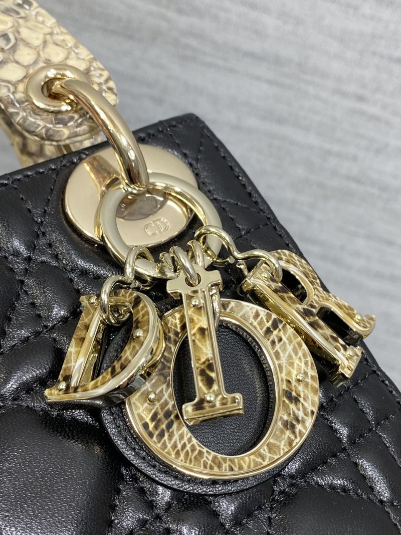 Женская сумка Dior Lady Dior с ручкой из змеиной к