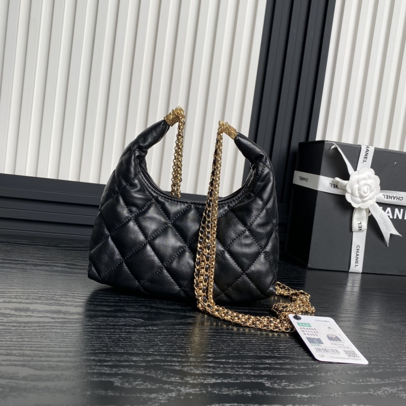 Черная сумка через плечо с цепочкой и тиснением Chanel