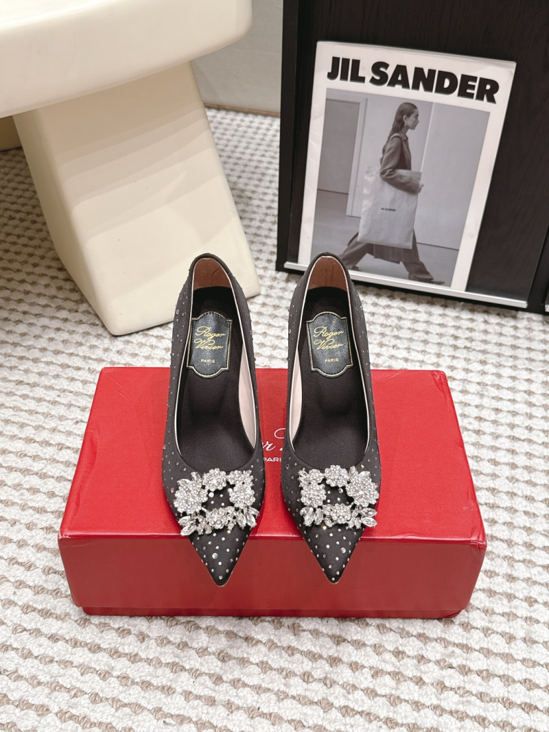 Женские туфли с декором Roger Vivier
