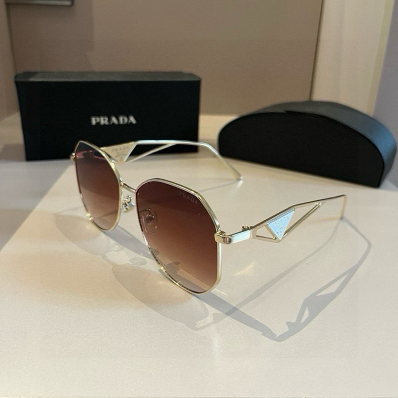 Солнцезащитные очки Prada серебристые