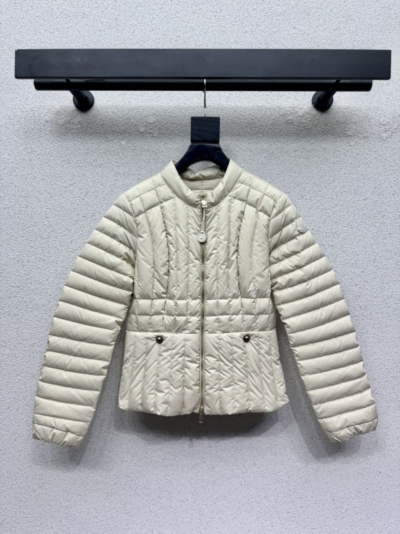 Пуховик Moncler с квадратной стежкой