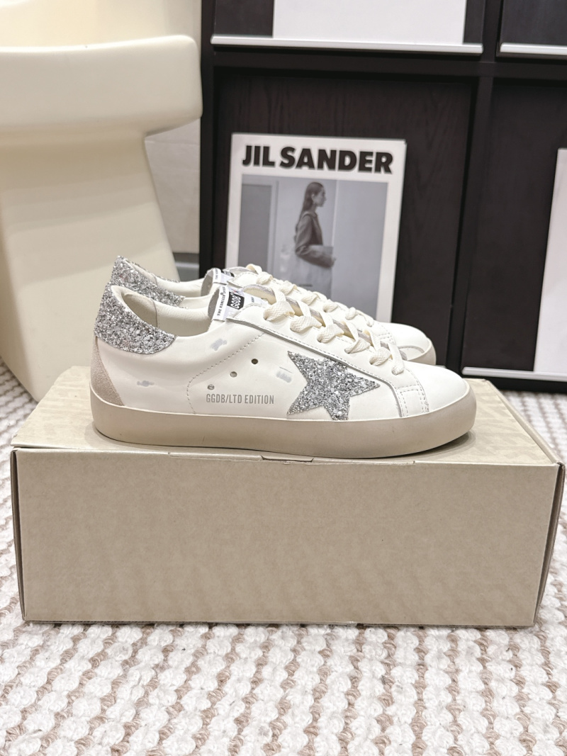 Белые кеды с звездой Golden Goose