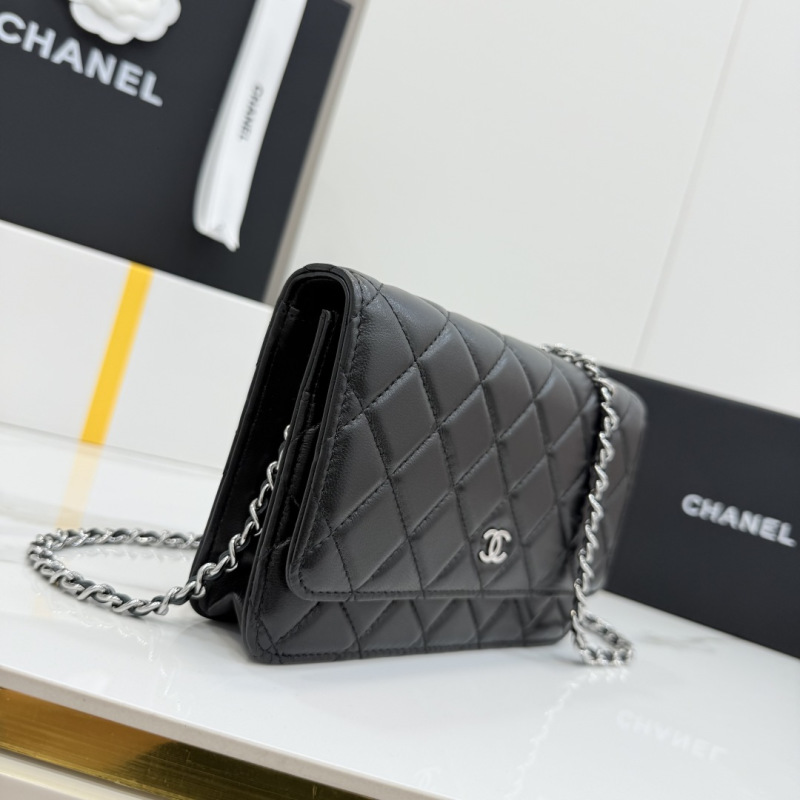 Черная стеганая сумка с цепочкой и магнитной застежкой Chanel