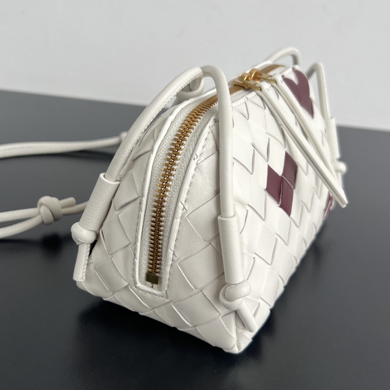 Сумка-клатч Bottega Veneta с плетением Intrecciato