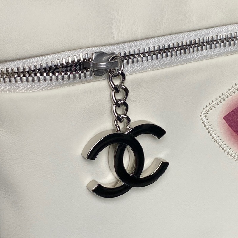 Сумка Chanel с графическим принтом