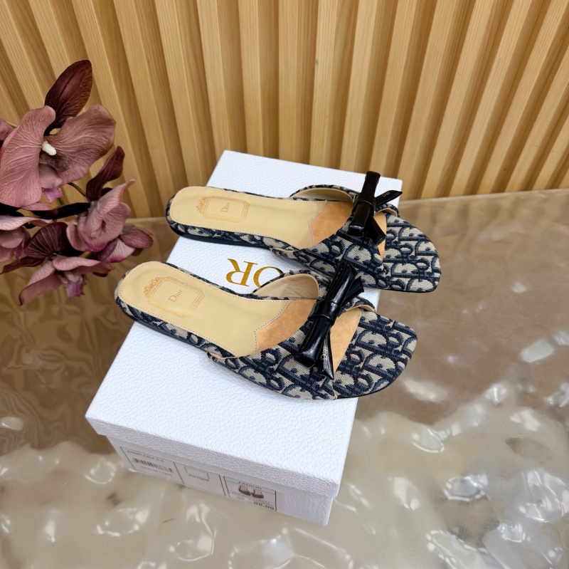Женские шлёпанцы Dior с монограммой и бантом