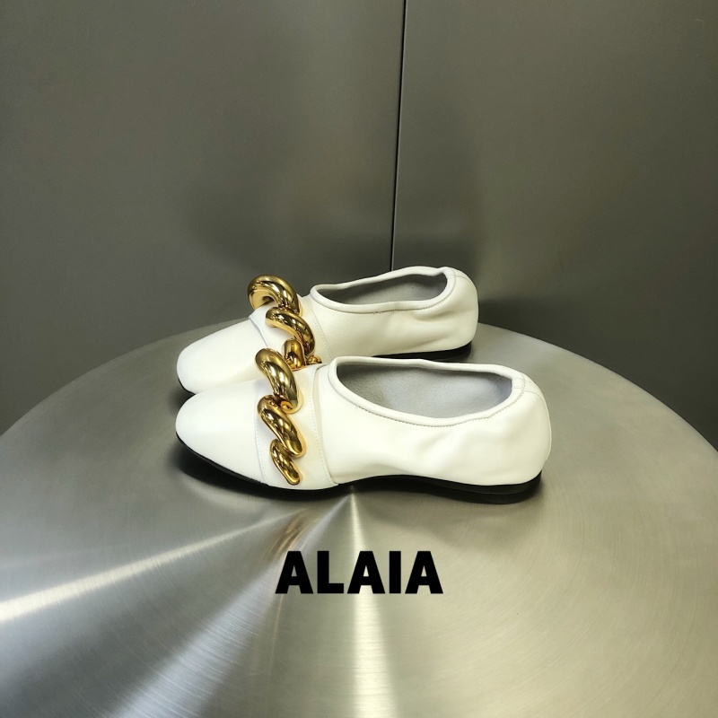 Балетки Alaia белого цвета с декоративной цепью Alaïa
