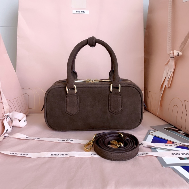 Мини-сумка Miu Miu из замши в стиле боулинг