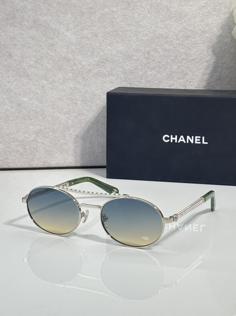 Солнцезащитные очки Chanel серебристые с жемчужным декором