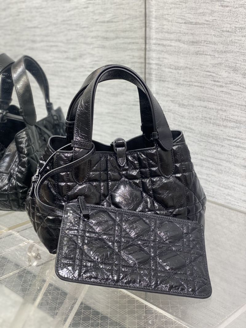 Черная сумка Dior с квилтингом