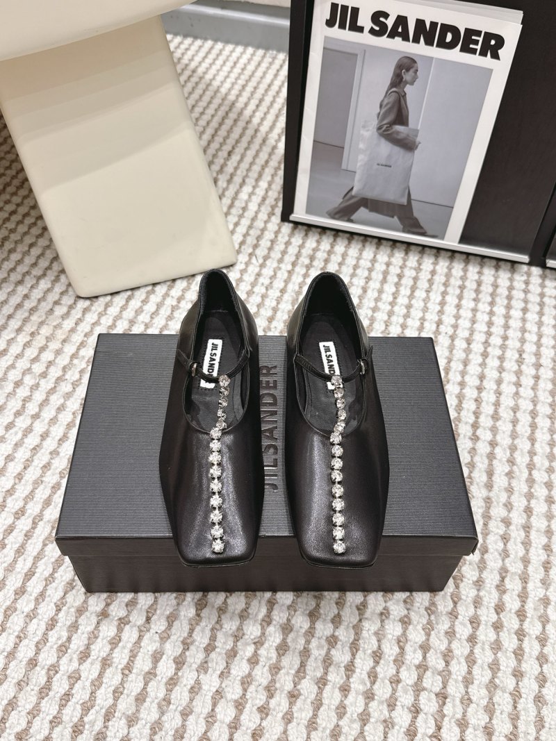 Женские черные туфли с декоративной вставкой из страз Jil Sander