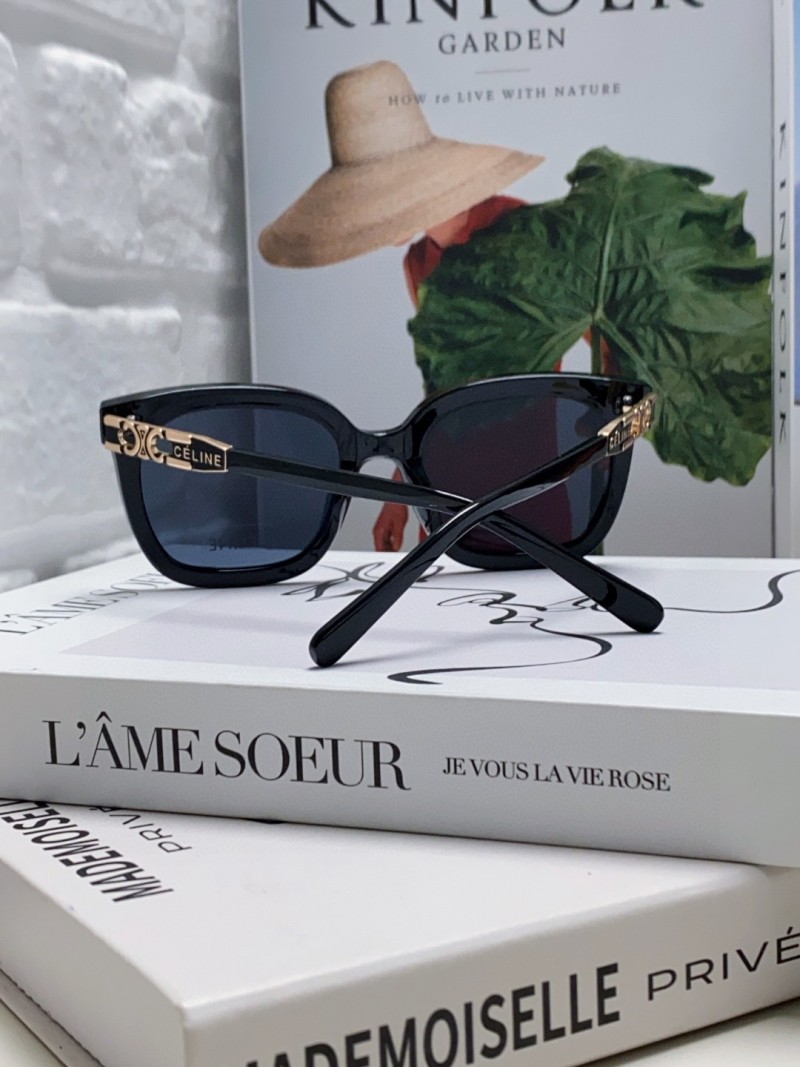 Солнцезащитные очки Celine в черной оправе