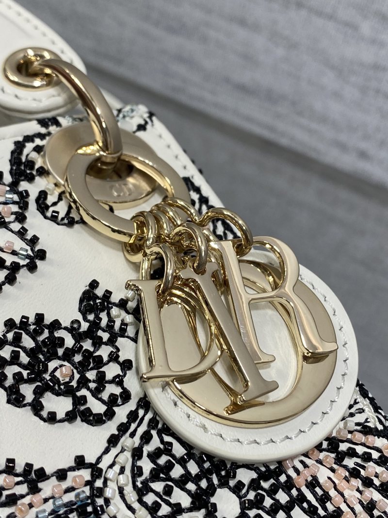 Сумка Lady Dior с бисером белый