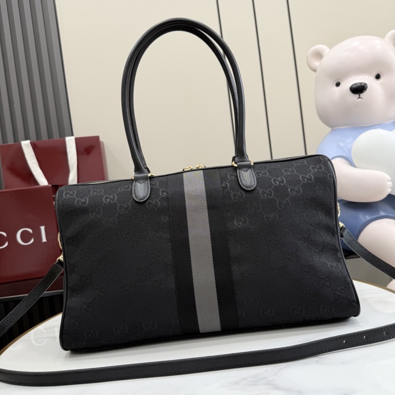 Сумка Gucci с монограммой и ремешком