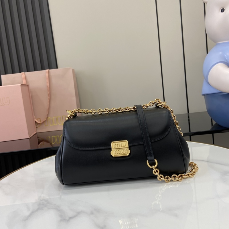 Черная сумка Miu Miu с золотой цепью