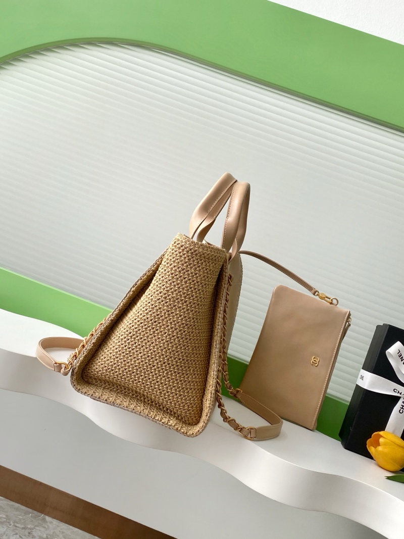 Бежевая пляжная сумка Chanel с плетеными вставками