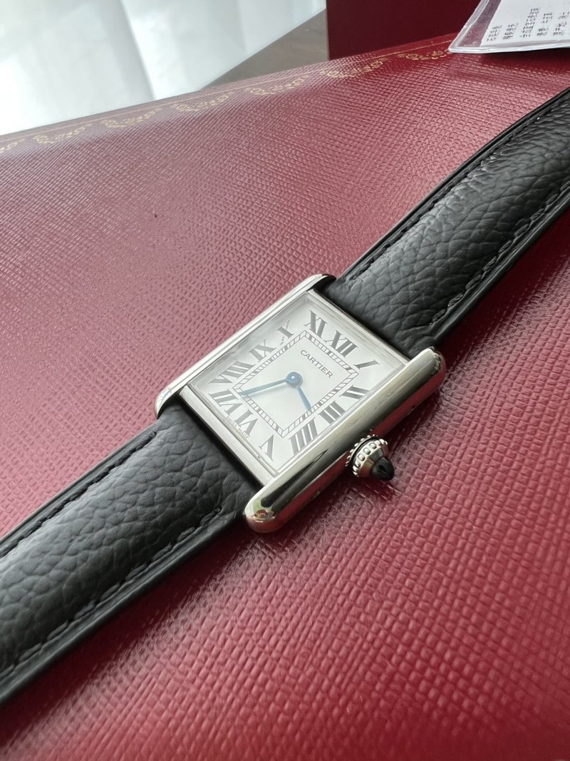 Часы Cartier Tank Must