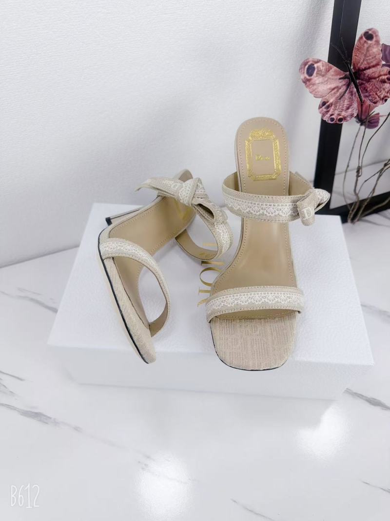 Женские бежевые босоножки на каблуке с бантом Dior