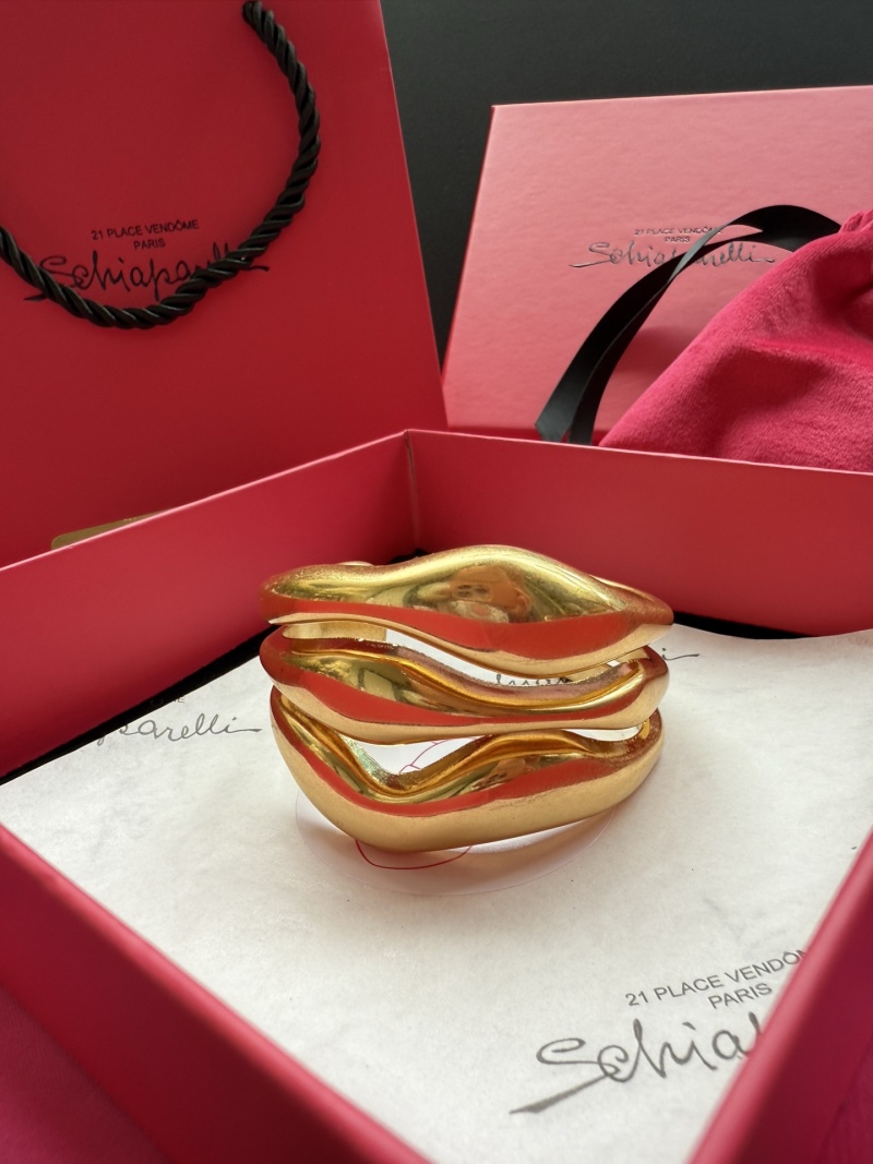 Браслет в виде губ Schiaparelli