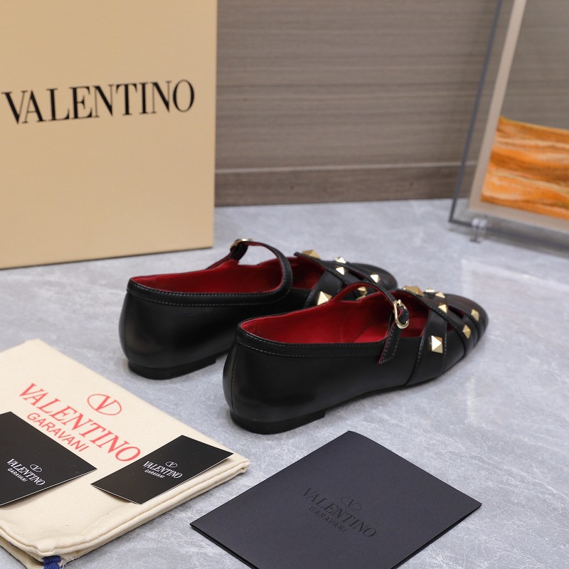Женские черные туфли на плоской подошве с металлическими заклепками Valentino Garavani