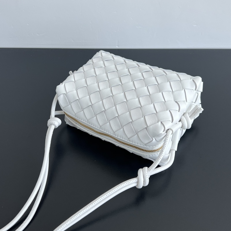 Сумка плетеная белая Bottega Veneta
