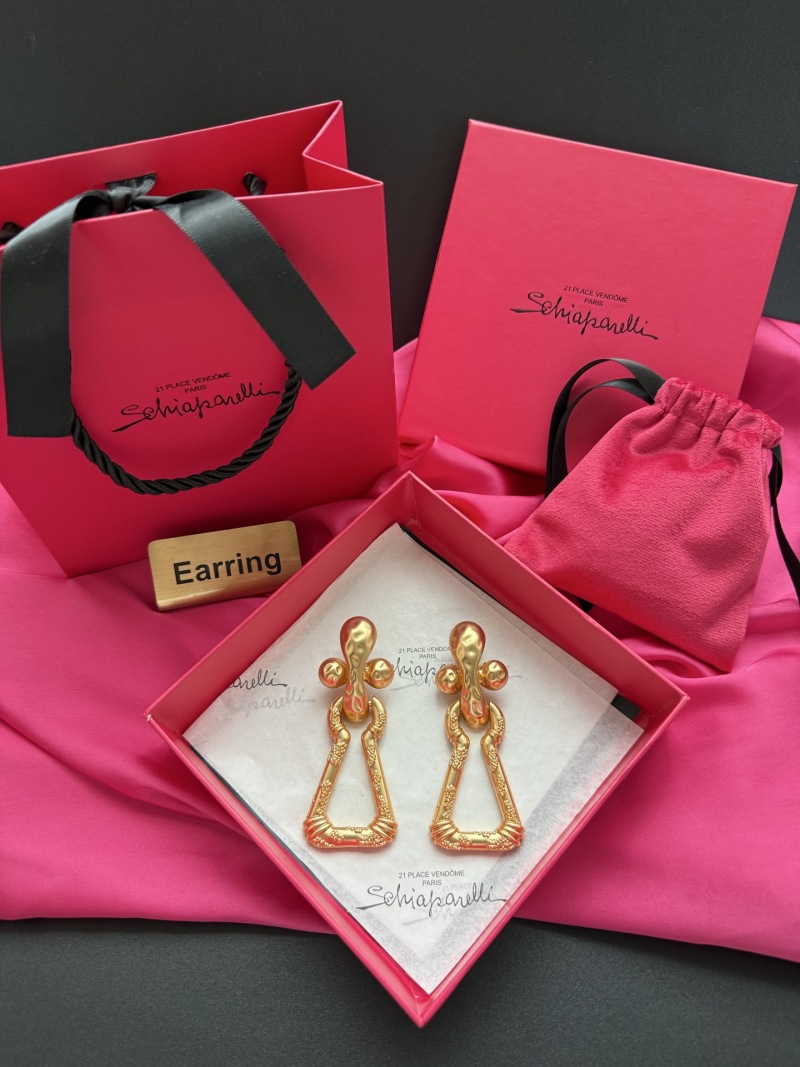 Золотистые серьги с декоративным узором Schiaparelli