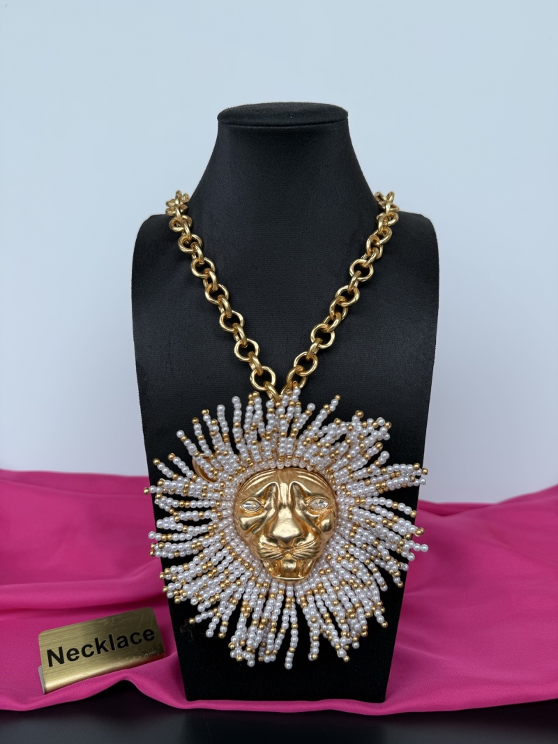 Колье с головой льва Schiaparelli