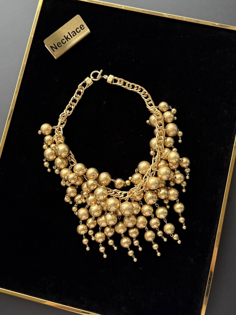 Золотистое колье с подвесками Schiaparelli