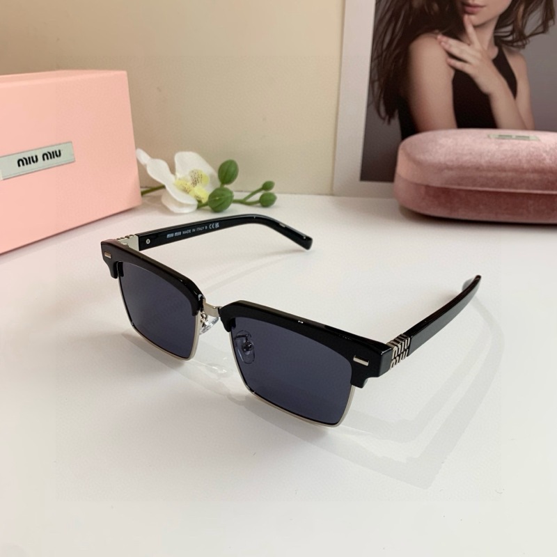 Солнцезащитные очки Miu Miu черные прямоугольные
