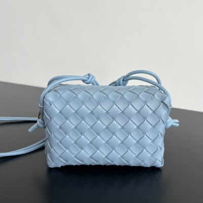 Плетеная косметичка Bottega Veneta