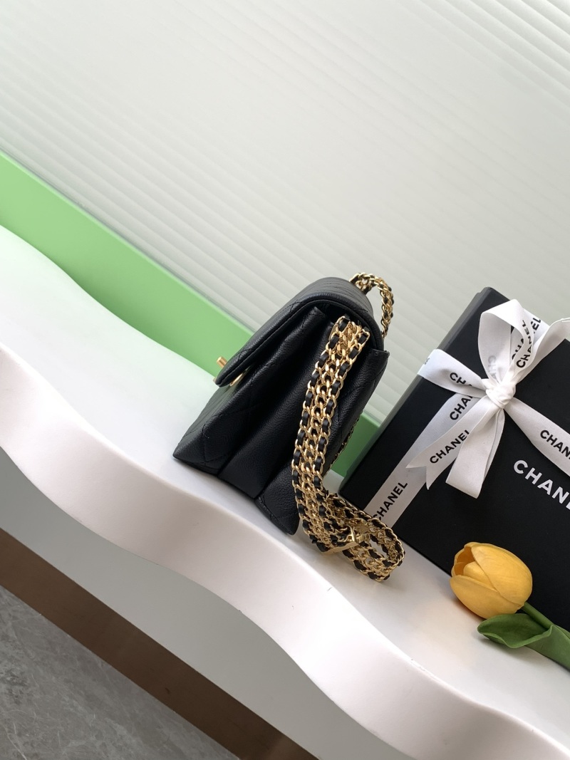 Черная квадратная сумка из натуральной кожи с цепочкой Chanel