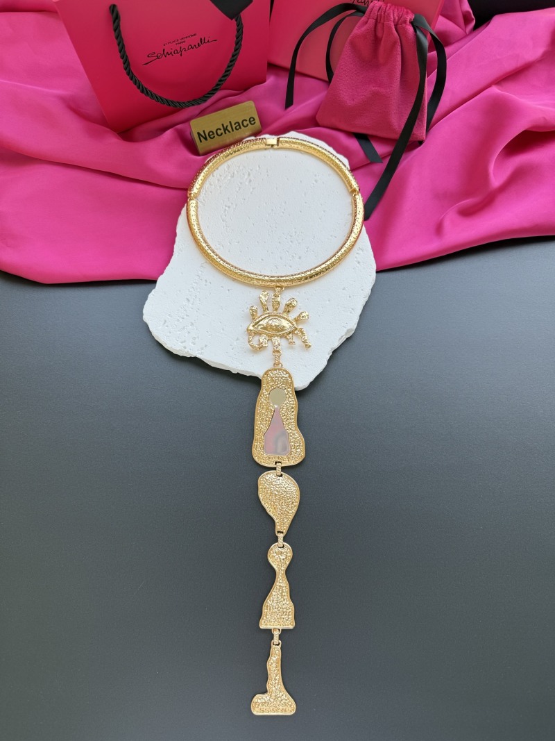Колье с глазом-эмблемой Schiaparelli