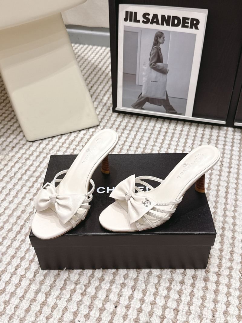 Женские белые мюли с бантом и логотипом Chanel