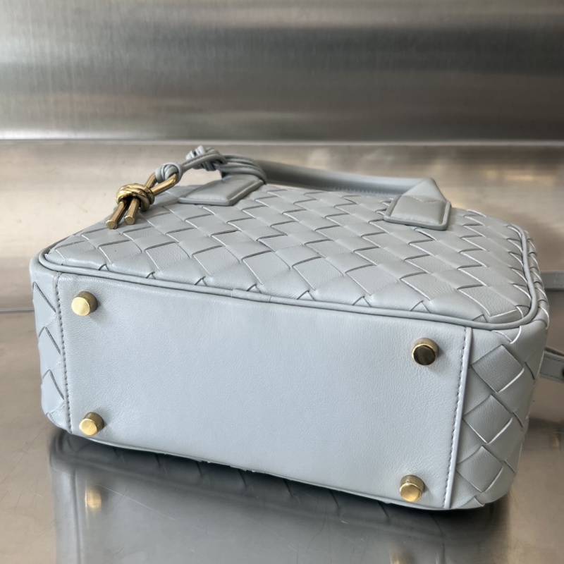 Сумка-багет плетеная серая Bottega Veneta