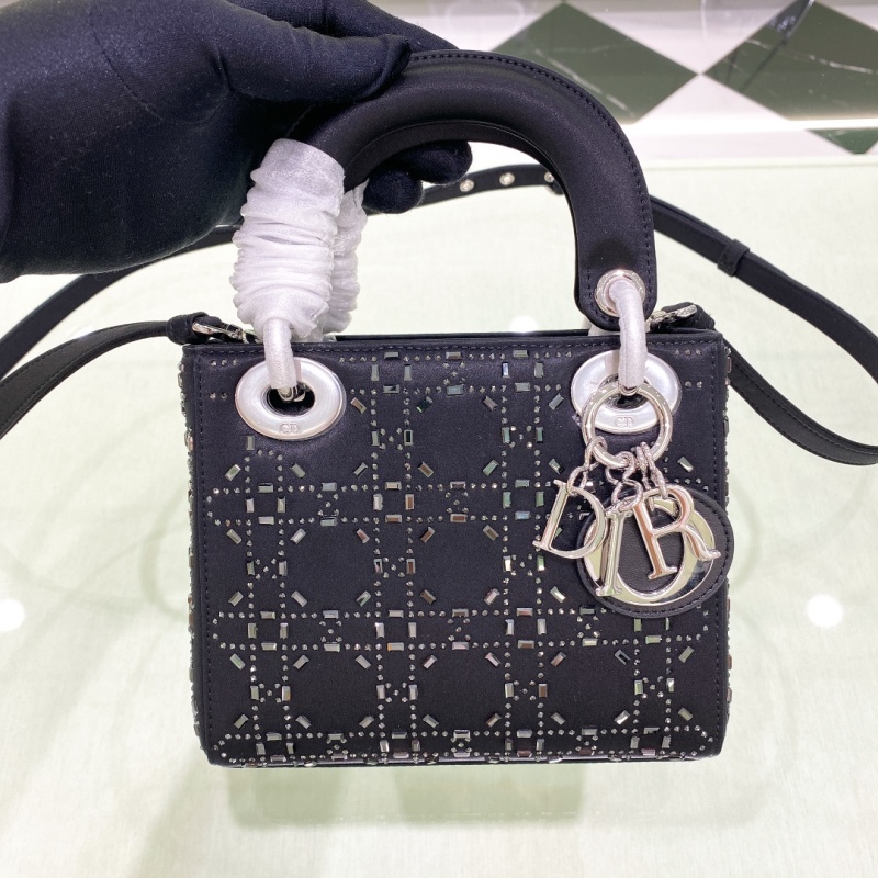 Чёрная сумка Dior с кристаллами