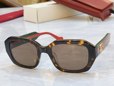 Солнечные очки Gucci GG1553S