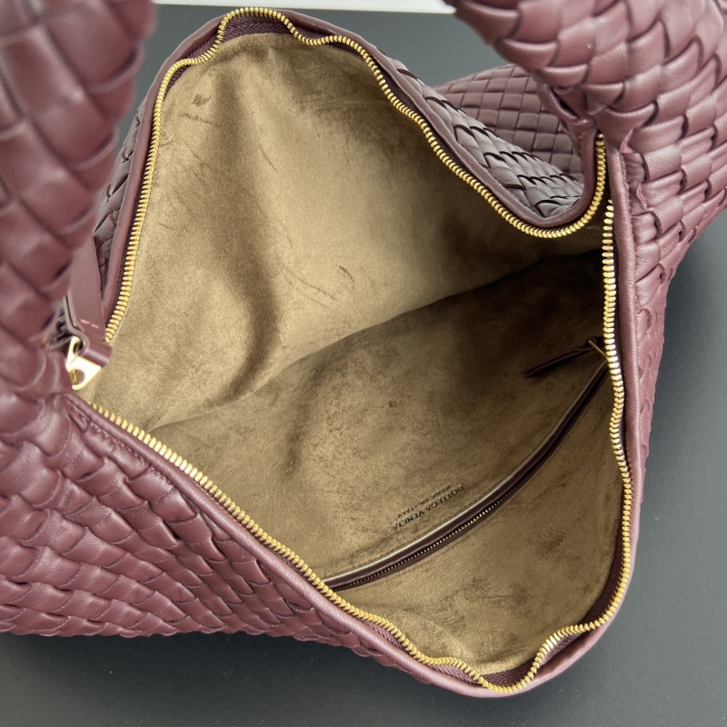 Сумка Bottega Veneta Veneta из сплетенной кожи