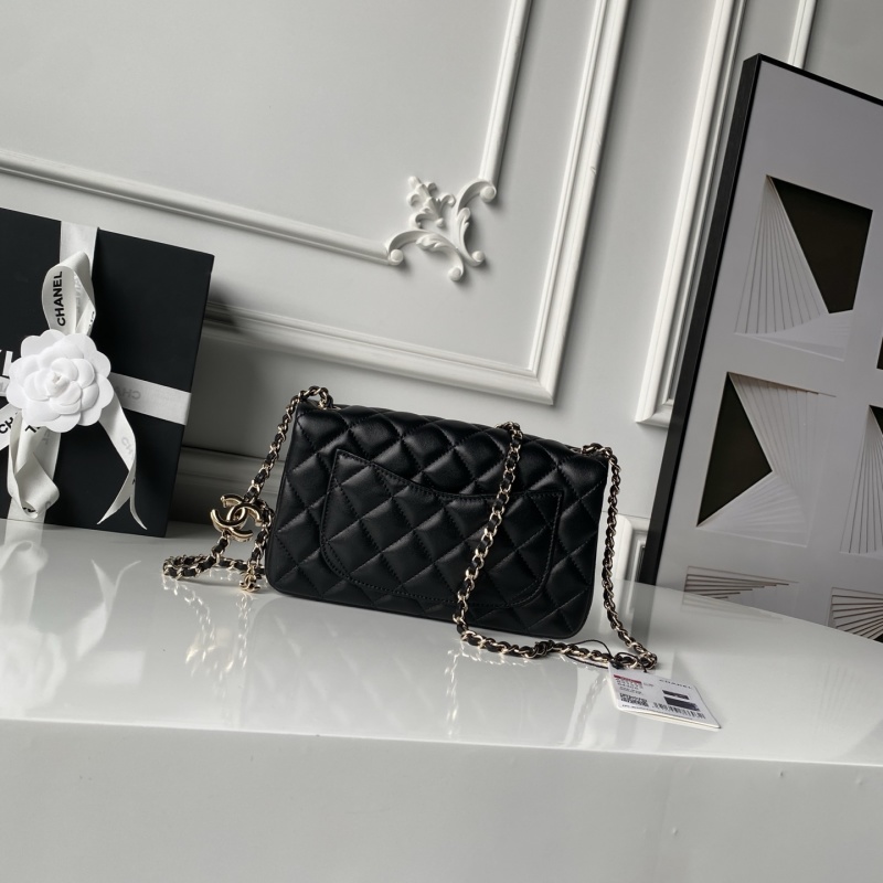Черная сумка Chanel Classic Flap с двойной фурнитурой
