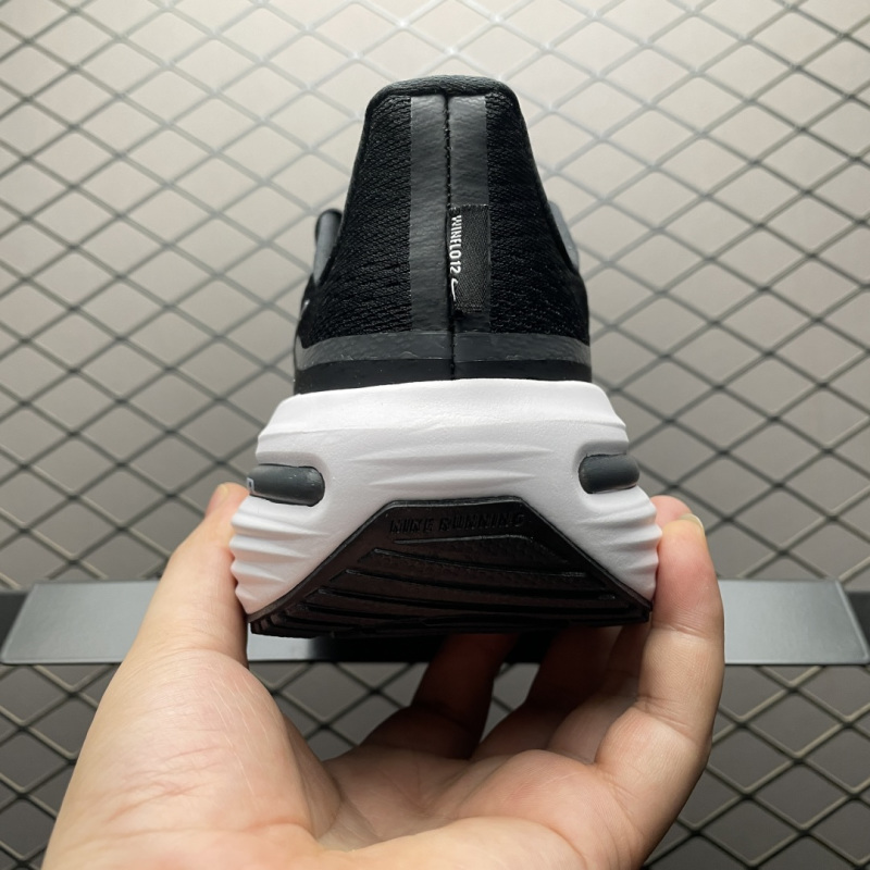 Кроссовки Nike Zoom Winflo 12