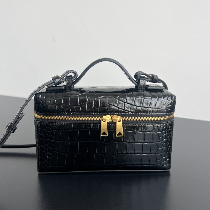 Косметичка Bottega Veneta из черной кожи с эффектом крокодила