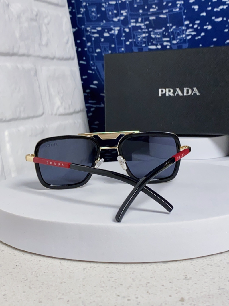 Солнцезащитные очки Prada