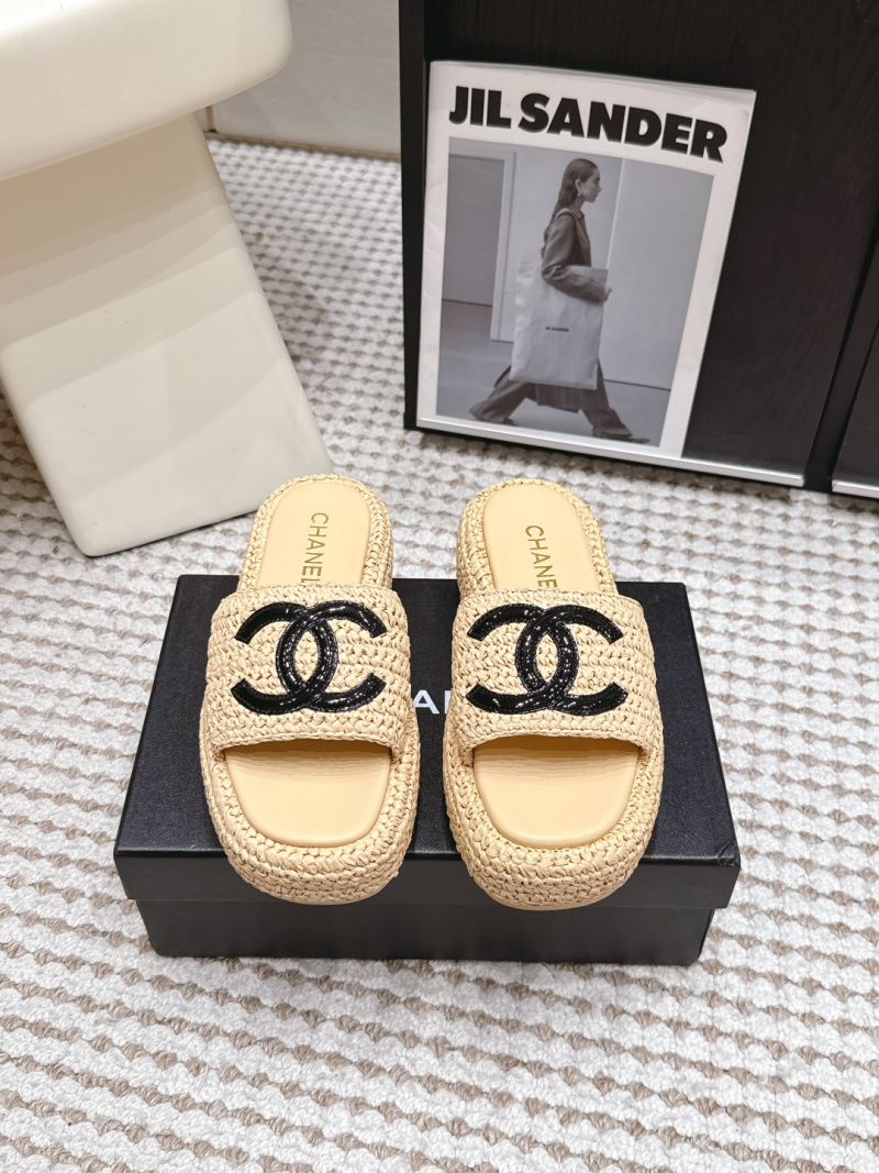 Женские шлепанцы с плетеным ремешком и логотипом Chanel