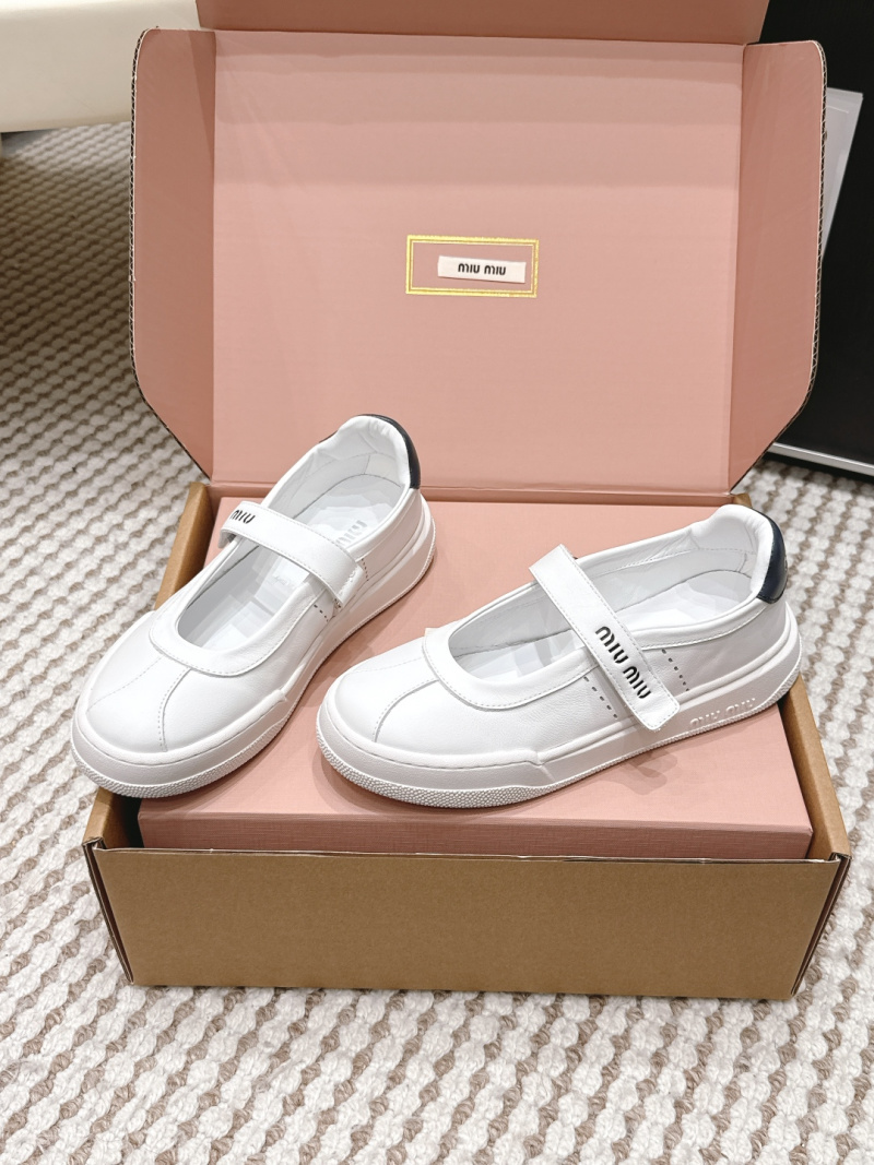 Женские кроссовки Miu Miu белые с ремешком
