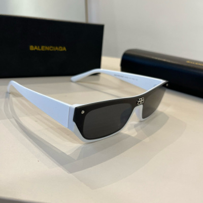 Солнцезащитные очки Balenciaga