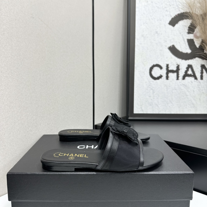 Женские черные сандалии с декоративным элементом Chanel
